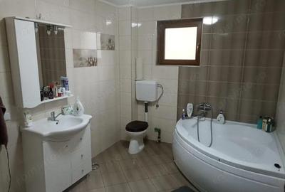 Casă cu 6 camere cu Teren 650 Mp în Central - 1