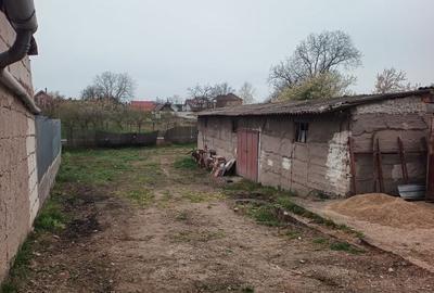 Casă cu 4 camere în Paleu