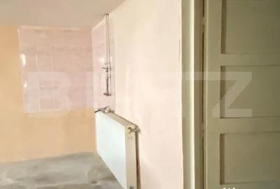 Casă cu 4 camere cu Canalizare în Central - 1