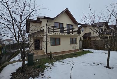 Casă individuală cu 4 camere cu Canalizare în Clinceni