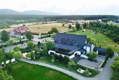 Casă cu 11 camere în Horodnic - 1