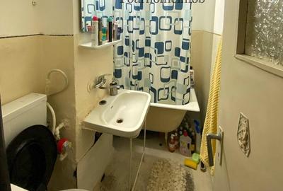 Apartament cu 2 camere semidecomandat în Craiovița Nouă