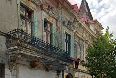 Casă cu 7 camere cu Teren 195 Mp în Libertății - 2
