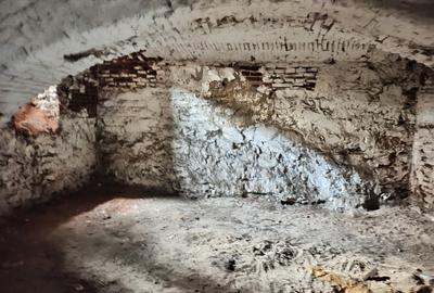 DE VÂNZARE — Spațiu/apartament  la demisol, în centrul orașului - 4