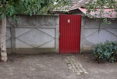 Casă cu 4 camere în Central - 1