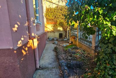 Casă individuală cu 5 camere cu Canalizare în Central - 58