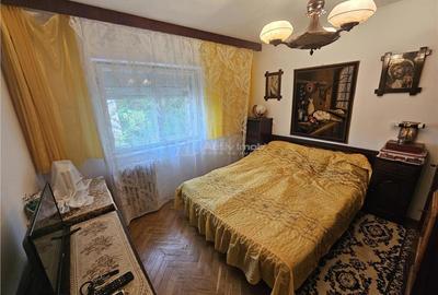 Apartament cu 4 camere decomandat în Micro IV - 18