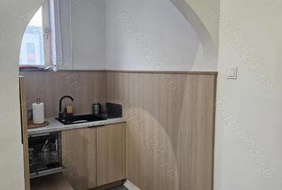 Spațiu comercial, de 80 mp, în Central - 4