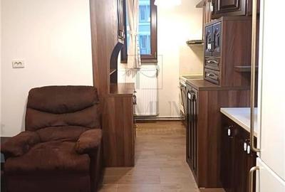 MEDICINA - ETAJ 2 - CLADIRE ISTORICA - 3 CAMERE - 1 BALCON - 1 TERASA - CENTRALA - 4