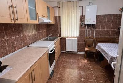 Apartament cu 3 camere decomandat în Central - 1
