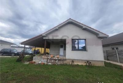 Casă cu 3 camere cu Teren 440 Mp în Central - 1