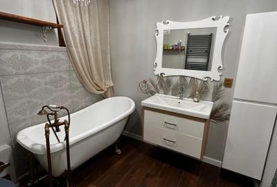 De Vânzare: Apartamentla curte,  3 Camere - 7