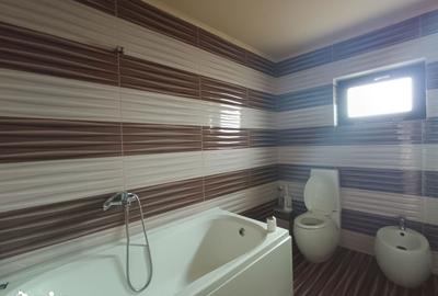 Casă cu 7 camere cu Teren 460 Mp în Central - 11