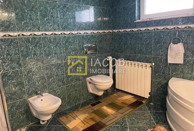 Casă individuală cu 6 camere cu Canalizare în 9 Mai - 30