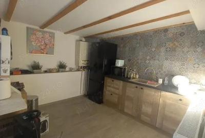 Casă cu 3 camere în Palazu Mare - 1