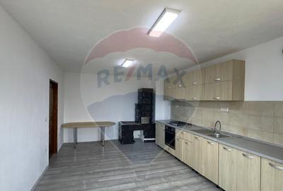Casă cu 20 camere cu Teren 4563 Mp în Bughea de Sus - 1