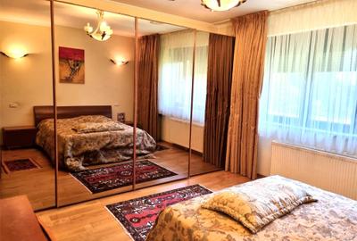 Chitila langa Lacul cu Nuferi si Padure Chitila langa Lacul cu Nuferi si Padure - 6