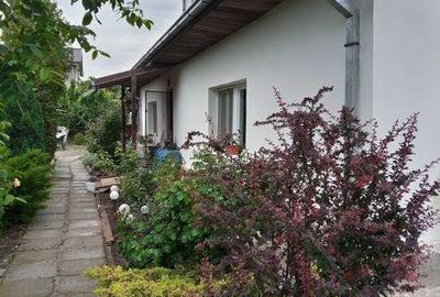 Casă cu 4 camere cu Teren 180 Mp în Central