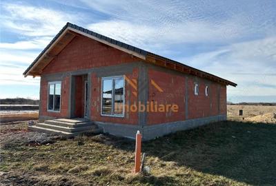 Casă cu Teren 300 Mp în Sânmartin