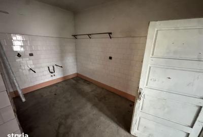 Casă cu 8 camere cu Teren 622 Mp în Titulescu - 9