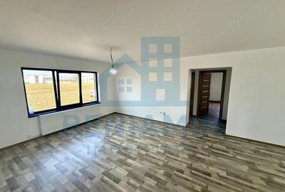 Casă cu Teren 440 Mp în Ișalnița - 1