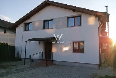 Casă individuală cu 6 camere cu Canalizare în Șelimbăr