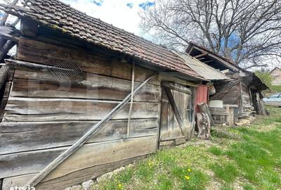 Casă cu 4 camere cu Teren 12186 Mp în Boiu - 1