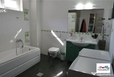 Casă cu 7 camere cu Teren 400 Mp în Central - 3