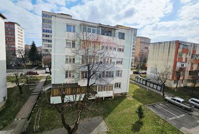 Apartament cu 2 camere decomandat în Dărmănești - 1