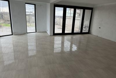 Casă cu 4 camere cu Teren 293 Mp în Central - 2