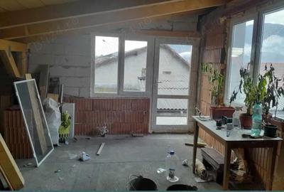 Casă cu Teren 322 Mp în Central - 2