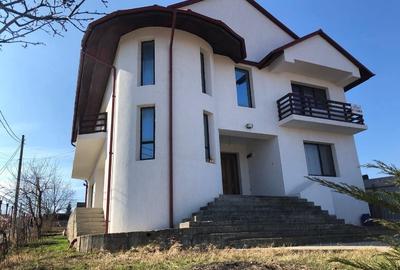 Casa /Vila  4 camere  P+1 - 6