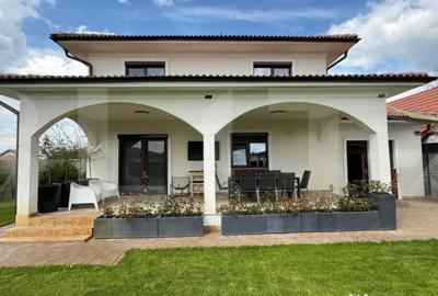 Casă cu 5 camere cu Teren 798 Mp în Central - 10