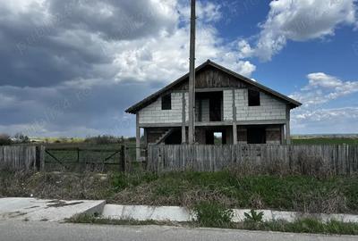 De vanzare Casa mansardata cu teren . Strejestii de Sus, OLT - 3