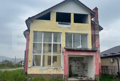 Casă cu 9 camere cu Teren 460 Mp în Central - 2