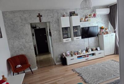 Apartament cu 2 camere semidecomandat, mobilat în Pantelimon