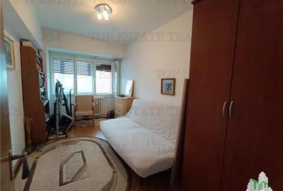 Vanzare apartament 3 camere Ion Mihalache- Piata 1 Mai - 2