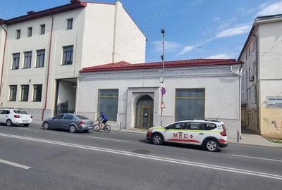 Inchiriez spatiu ultracentral Pitesti, 700 mp, vitrina mare stradala - 1