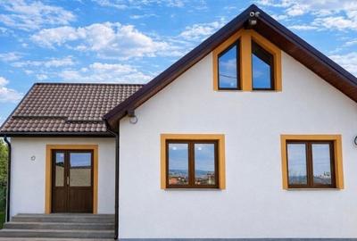 Duplex cu 3 camere cu Canalizare în Bucium - 1