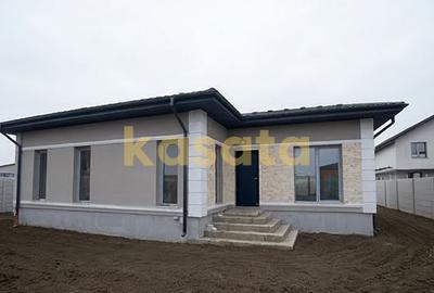 Casă individuală cu 4 camere cu Canalizare în Sud - 1