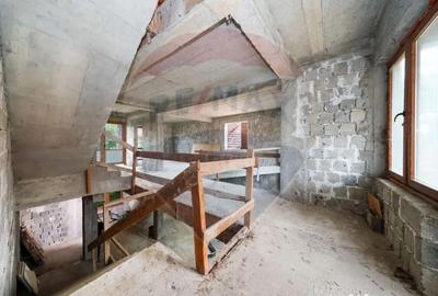 Casă cu 7 camere cu Teren 470 Mp în Gemenii