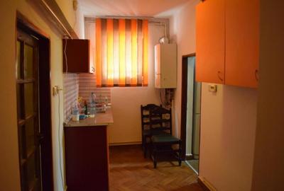 Timpuri Noi-apartament 3 camere in vila interbelica demisol/p 1,curte - 3