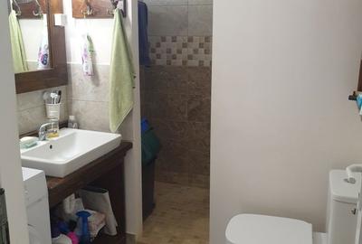 Apartament cu 3 camere decomandat în Roșu - 3