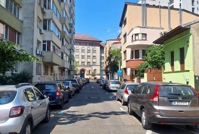 Apartament cu 3 camere semidecomandat în Dorobanți