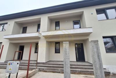 Casă individuală cu 3 camere cu Canalizare în Central - 2