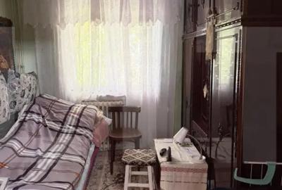 Apartament cu 3 camere semidecomandat în Central - 1
