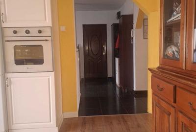 Apartament cu 3 camere decomandat în Micro 17 - 2