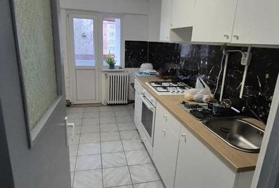 Apartament cu trei camere, zona Cri?an, etajul 1 - 10