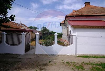 Casa renovata, mobilata si utilata, livada, Lita! - 1