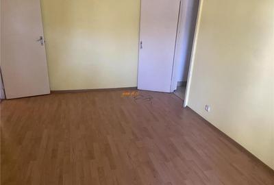 Apareament 4 camere , zona cartier Sud , et 1/4 , 60 mp , li Apareament 4 camere , zona cartier Sud , et 1/4 , 60 mp , li - 9